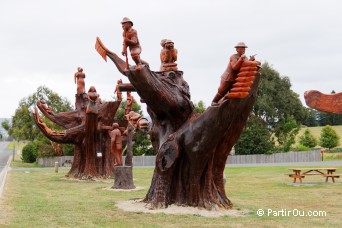 Legerwood Carved Memorial Trees - Tasmanie